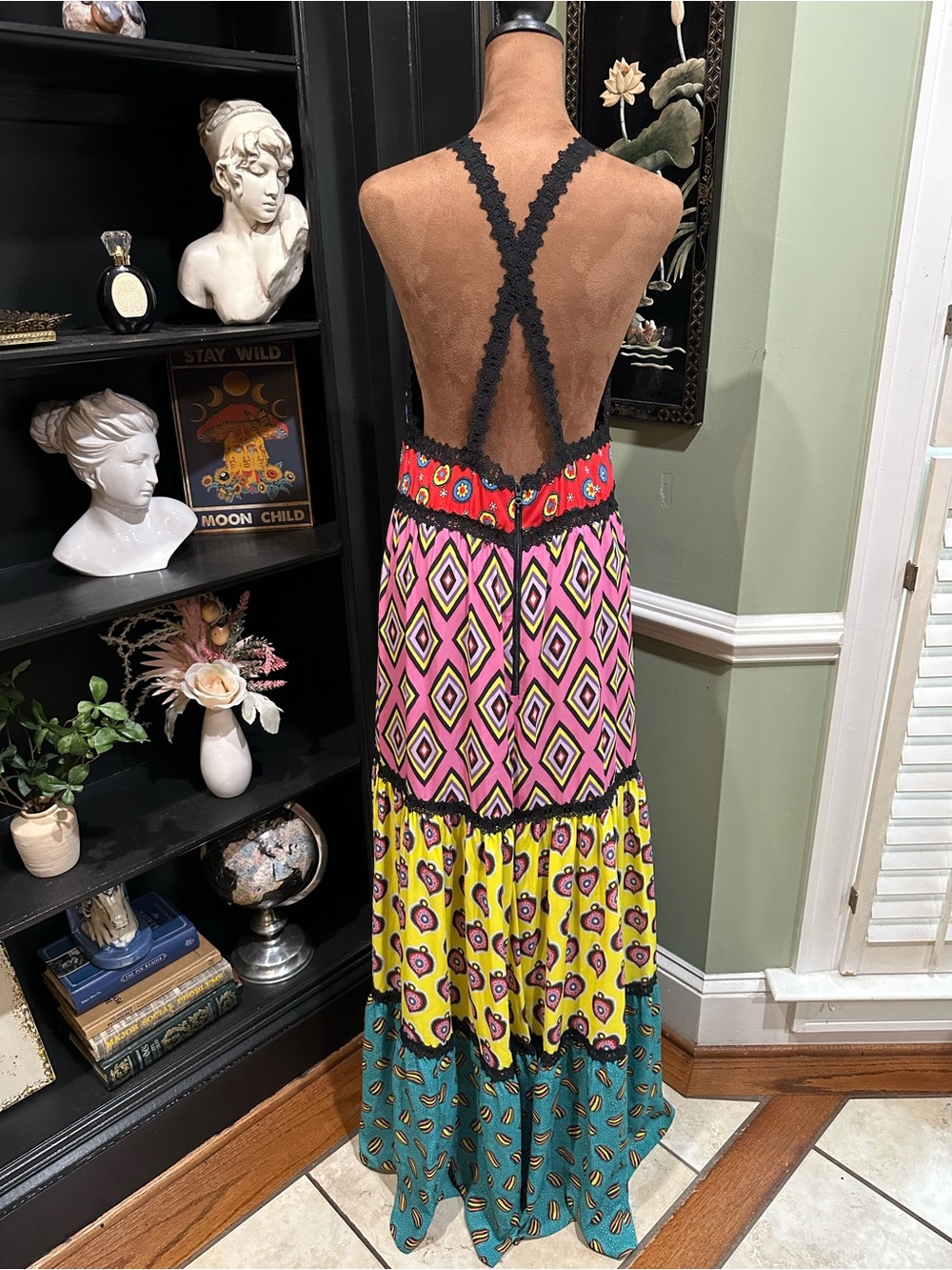 Alice + Olivia “Karolina” Crochet‑Trimmed Paneled Printed Crepe Maxi Dress - Picture 10 of 16